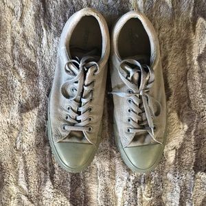 Men’s gray converse size 10